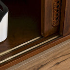 Meuble TV Noyer 59 po avec étagères ouvertes et portes en rotin pour téléviseurs 65 po